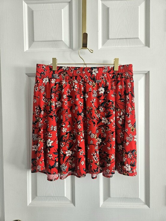 Vero Moda Dresses & Skirts - NWOT Vero Moda Simply Easy Floral Mini Skater Skirt